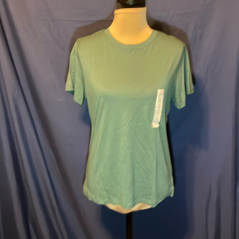a New Day Tshirt, size Medium. Green